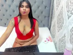 Amateur Adult Video Chat of LauraHillx