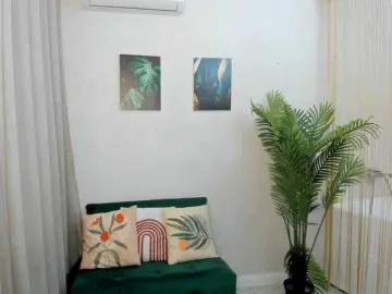 Bongacams Best live sex cam show of HoneyGlow