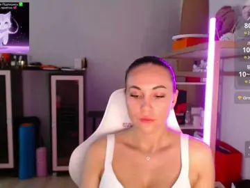 Bongacams Live Sex Cam of QWEENII