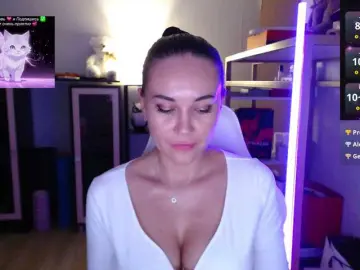 Bongacams Private Sex Chat of QWEENII