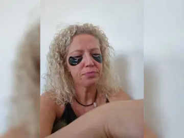 Bongacams Best live sex cam show of MoonKitten
