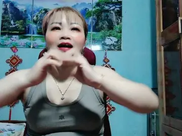 Bongacams Sex Cam of Linhanhsex2k