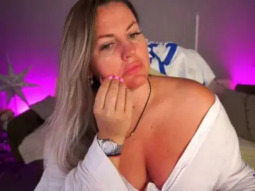 Bongacams Watch Live Sex Cams of KiraCandyS