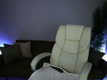 Bongacams Sex Cam of KiraCandyS