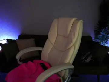 Bongacams Sex Cam of KiraCandyS