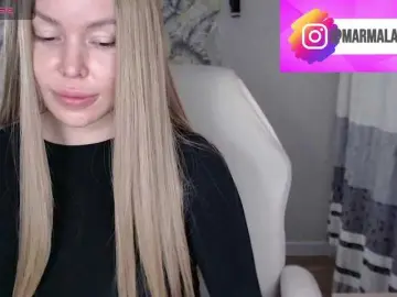 Bongacams Watch Live Sex Cams of Foxymoxy19