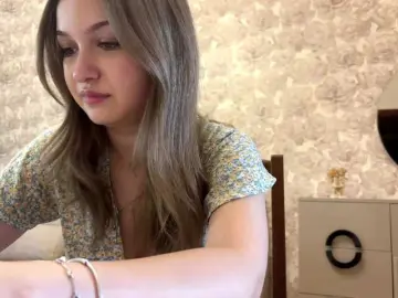 Bongacams Watch Live Sex Cams of CloudyFoxy