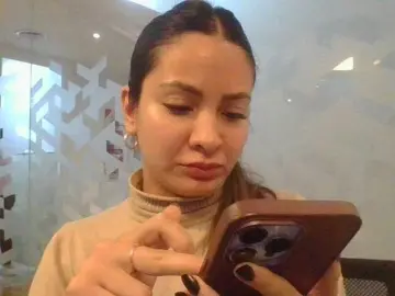 Bongacams Watch Live Sex Cams of valenseleni96
