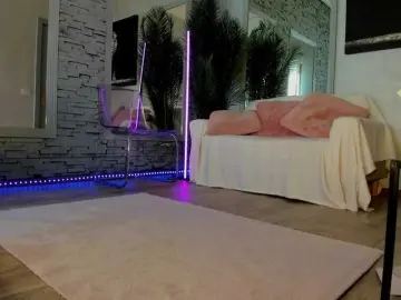Bongacams Live Sex Cam of Reina-Cummings