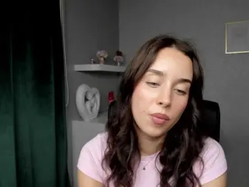 Bongacams Watch Live Sex Cams of adeleLive