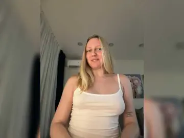 Bongacams Nude Webcam of HotWillow