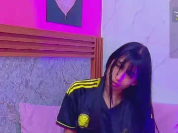 Bongacams Live Sex Cam of littleeemiily