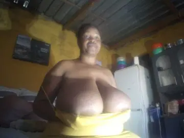 Bongacams Nude Webcam of Melonboobs1