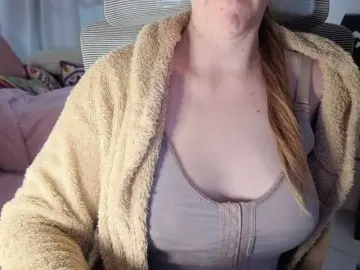 Bongacams Watch Live Sex Cams of CreamyWoman