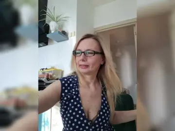 Bongacams Sex Cam of ShiningMILF