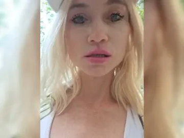Bongacams Free Live Porn of AlinaLoves