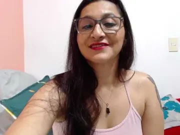 Bongacams Live Sex Cam of KarinaSuarez1