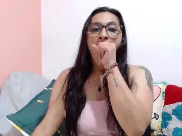 Bongacams Nude Webcam of KarinaSuarez1