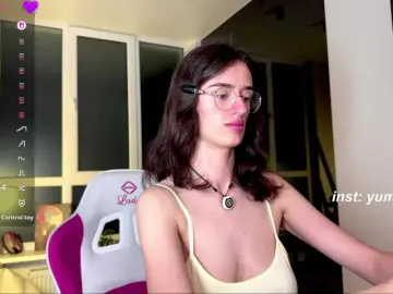 Bongacams Watch Live Sex Cams of SweetieTati