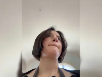 Bongacams Live Sex Cam of -FemaleEssence-