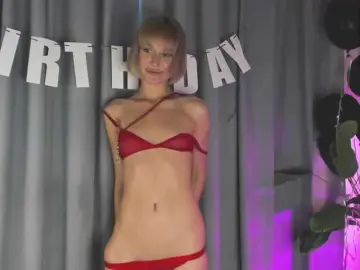 Bongacams Watch Live Sex Cams of IceStrawberry