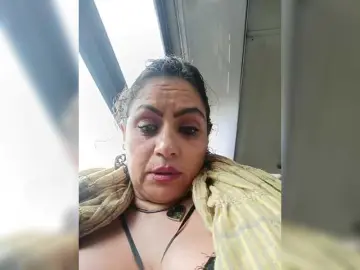 Bongacams Free Live Porn of AlexaBrown12
