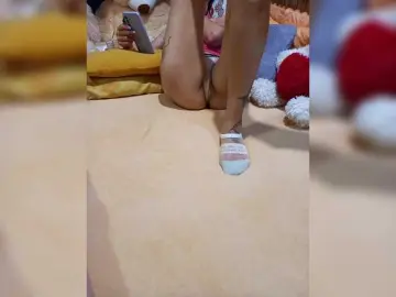 Bongacams Live Sex Cam of Cottoncandy1-1