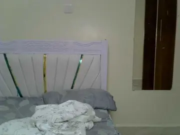 Bongacams Live Sex Cam of PetiteNoir