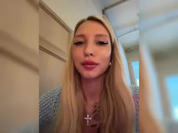 Bongacams Live Sex Cam of EwaBrown