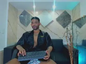 Cam4 Nude Webcam of dominic_max1