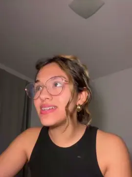 Cam4 Live Porn of emi444