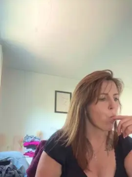 Cam4 Live Sex Cam of Desiree1951