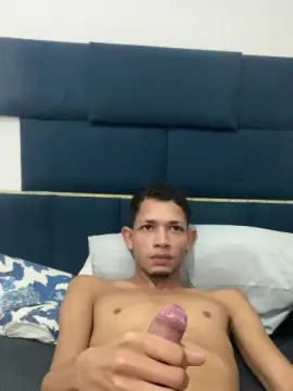 Cam4 Free Live Porn of Mlknovinhooo