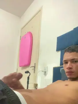 Cam4 Free Live Porn of Mlknovinhooo