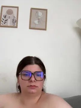Cam4 Free Live Porn of beb2hot