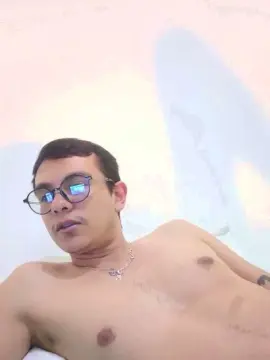 Cam4 Free Live Porn of alex_cumhot