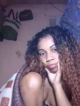 Cam4 Free Live Porn of Rowane1