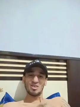 Cam4 Free Live Porn of denismo2
