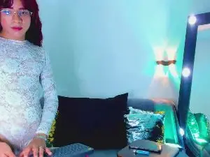 Cam4 Live Sex of haron_hot1
