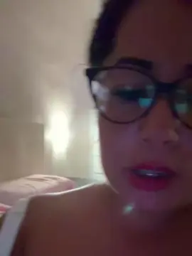 Cam4 Live Sex of Mikela_