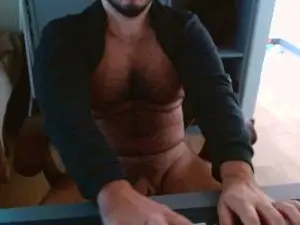Cam4 Free Live Porn of parrudo33