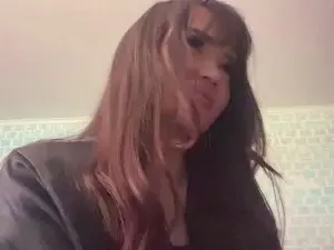 Cam4 Best live sex cam show of LeannGuyott