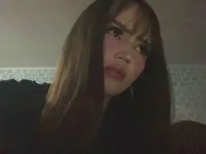 Cam4 Free Live Porn of LeannGuyott