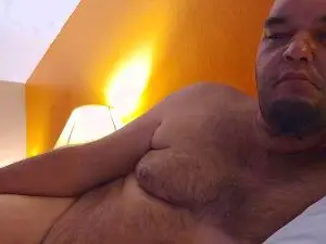 Cam4 Adult Webcam of tazzys_daddy