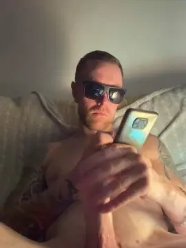 Cam4 Free Live Porn of emanuilxxx2