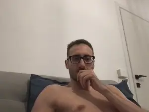 Cam4 Sex Chat of LukaShyGuy225