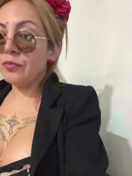 Cam4 Adult Webcams of charlotte_milf3