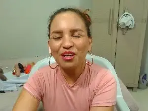 Cam4 Watch Live Sex Cams of paola_latina29