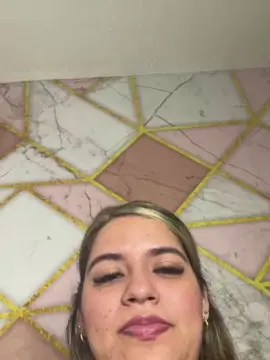 Cam4 Free Live Porn of Amira__Maliaa