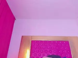 Cam4 Free Live Porn of StarBigcock33